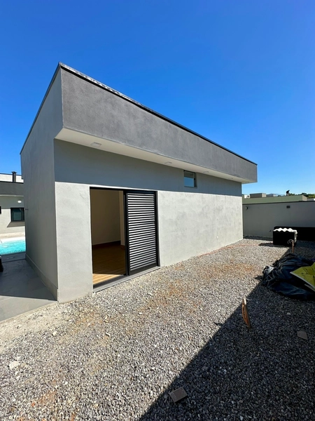 Casa térrea moderna nova com 3 dormitórios e piscina - Condominio: 34ª foto da galeria de imagens do imóvel