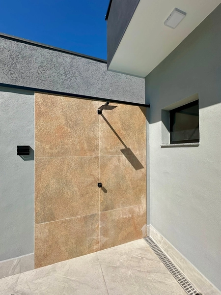 Casa térrea moderna nova com 3 dormitórios e piscina - Condominio: 48ª foto da galeria de imagens do imóvel