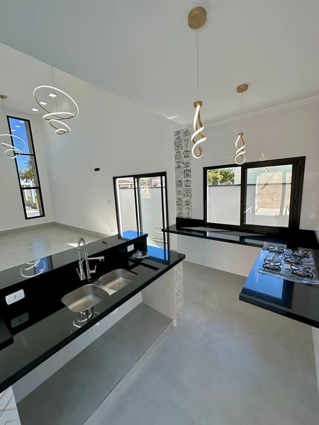 Casa térrea moderna nova com 3 dormitórios e piscina - Condominio: 57ª foto da galeria de imagens do imóvel