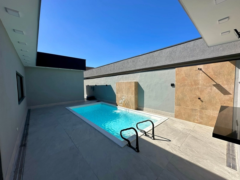 Casa térrea moderna nova com 3 dormitórios e piscina - Condominio: 2ª foto da galeria de imagens do imóvel