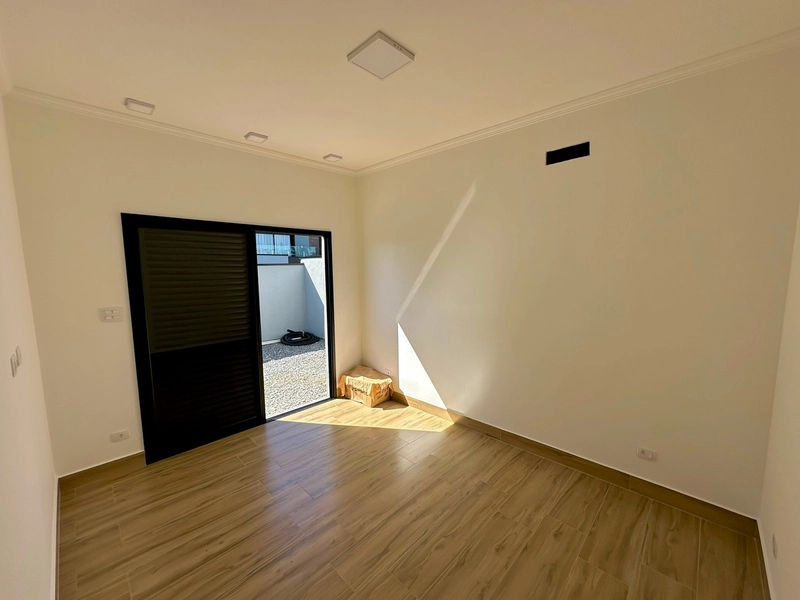 Casa térrea moderna nova com 3 dormitórios e piscina - Condominio: 30ª foto da galeria de imagens do imóvel