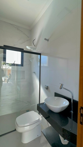 Casa térrea moderna nova com 3 dormitórios e piscina - Condominio: 51ª foto da galeria de imagens do imóvel