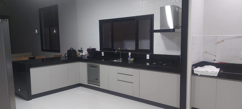 Casa térrea semi mobiliada com armários, piscina, 3 suítes, escritorio: 1ª foto da galeria de imagens do imóvel