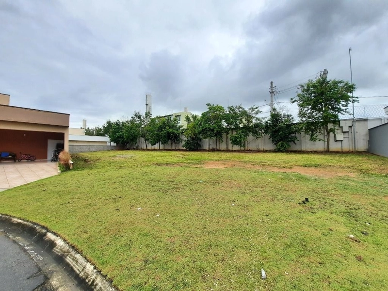 Terreno plano com 554 m2 condomínio fechado alto padrão em Taubaté SP: 3ª foto da galeria de imagens do imóvel