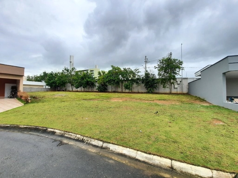 Terreno plano com 554 m2 condomínio fechado alto padrão em Taubaté SP: 2ª foto da galeria de imagens do imóvel