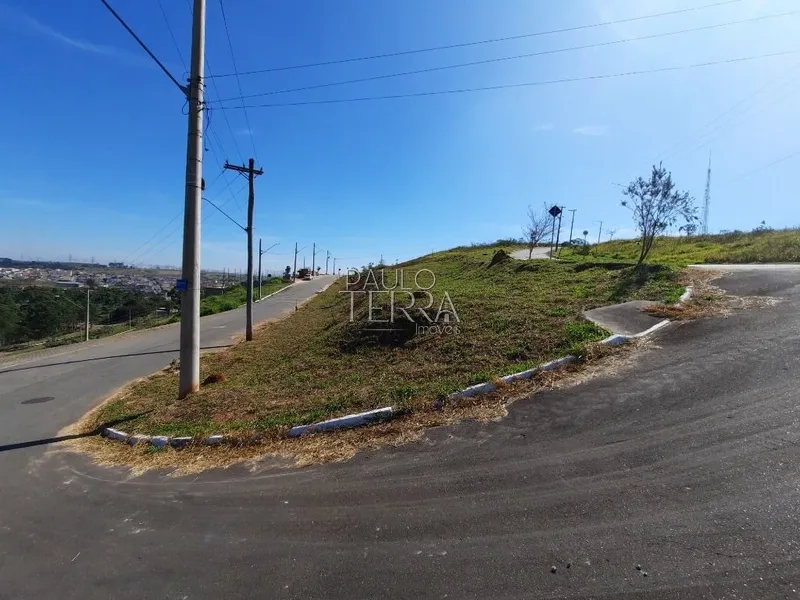 Terreno de esquina com 618 m2 parte alta e linda vista! Condomínio