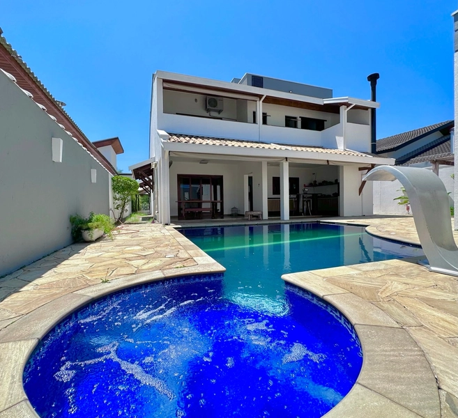 Casa com 4 suítes, piscina e sauna - Condomínio Taubaté Village SP: 1ª foto da galeria de imagens do imóvel