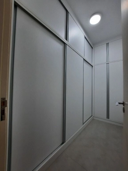 Sobrado semi mobiliado com armários, 4 suítes e quintal - Condomínio: 48ª foto da galeria de imagens do imóvel