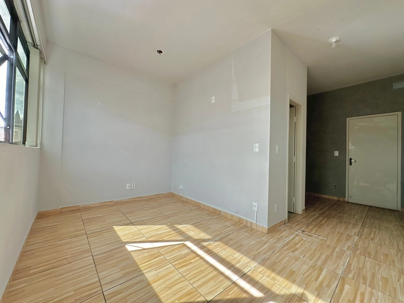 Sala comercial com elevador e recepção, no Centro de Taubaté SP: 11ª foto da galeria de imagens do imóvel