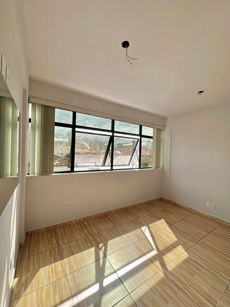 Sala comercial com elevador e recepção, no Centro de Taubaté SP: 3ª foto da galeria de imagens do imóvel