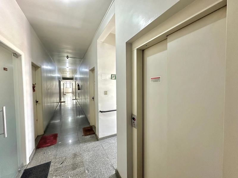 Sala comercial com elevador e recepção, no Centro de Taubaté SP: 13ª foto da galeria de imagens do imóvel