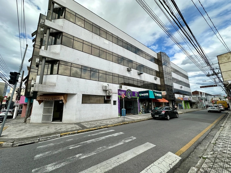 Sala comercial com elevador e recepção, no Centro de Taubaté SP: 21ª foto da galeria de imagens do imóvel