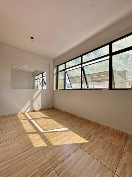 Sala comercial com elevador e recepção, no Centro de Taubaté SP: 4ª foto da galeria de imagens do imóvel