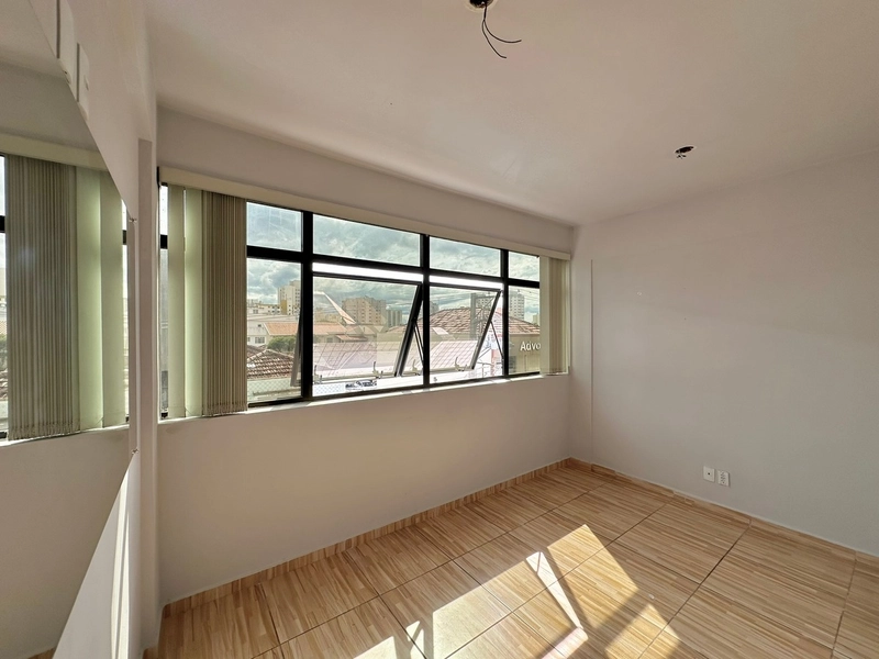 Sala comercial com elevador e recepção, no Centro de Taubaté SP: 1ª foto da galeria de imagens do imóvel