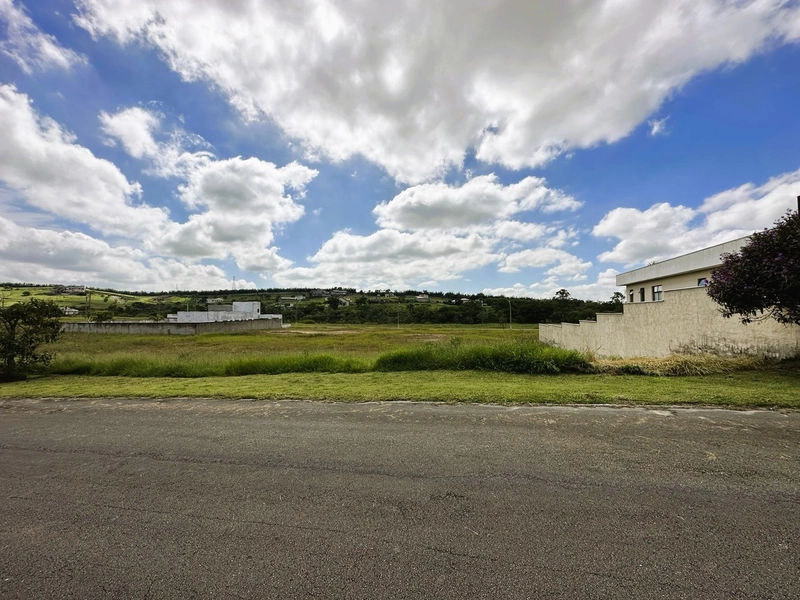 Terreno 1000 m2 no condomínio Village da Serra em Tremembé SP: 1ª foto da galeria de imagens do imóvel