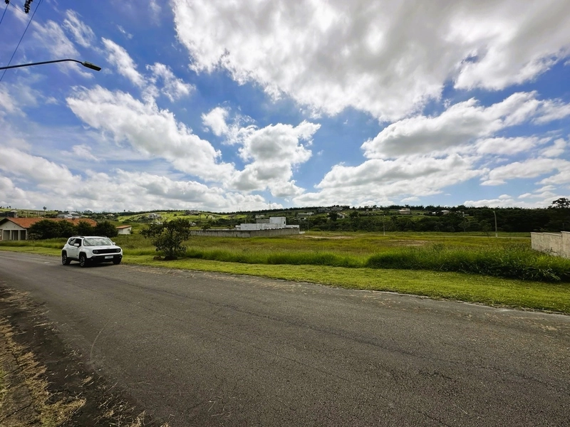 Terreno 1000 m2 no condomínio Village da Serra em Tremembé SP: 2ª foto da galeria de imagens do imóvel