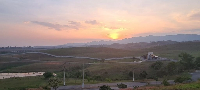 Terreno com vista livre e na parte alta do Condomínio Village da Serra: 3ª foto da galeria de imagens do imóvel