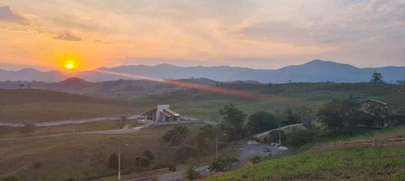 Terreno com vista livre e na parte alta do Condomínio Village da Serra: 1ª foto da galeria de imagens do imóvel