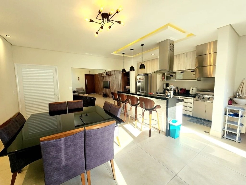 Casa moderna, ambientes integrados, planejados e 3 suítes. Ouroville: 3ª foto da galeria de imagens do imóvel