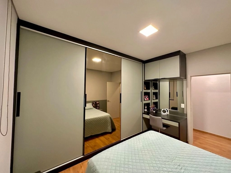 Casa térrea planejada e amplo quintal no Condomínio Village da Serra: 51ª foto da galeria de imagens do imóvel