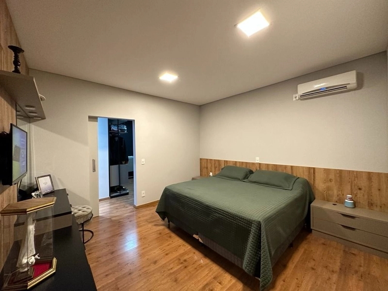 Casa térrea planejada e amplo quintal no Condomínio Village da Serra: 55ª foto da galeria de imagens do imóvel