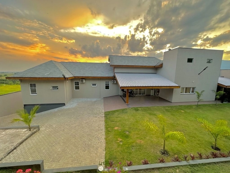 Casa térrea planejada e amplo quintal no Condomínio Village da Serra: 2ª foto da galeria de imagens do imóvel