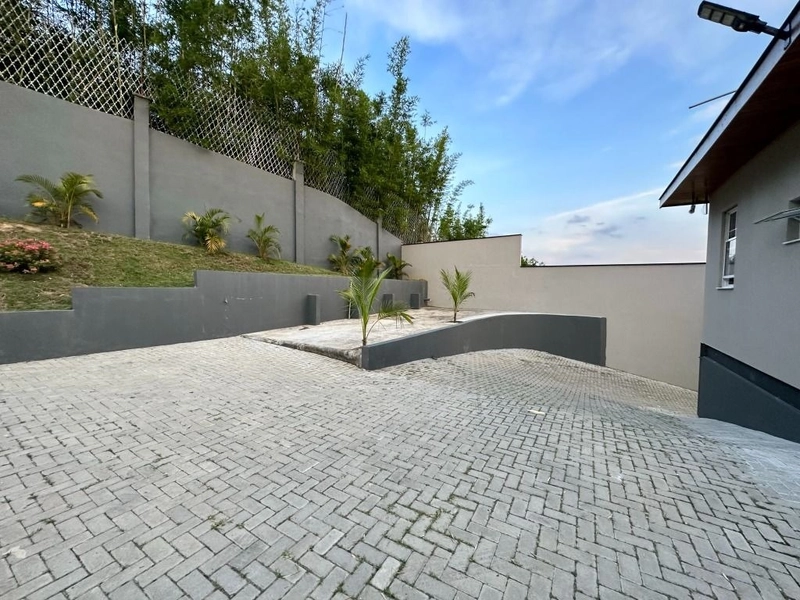 Casa térrea planejada e amplo quintal no Condomínio Village da Serra: 4ª foto da galeria de imagens do imóvel