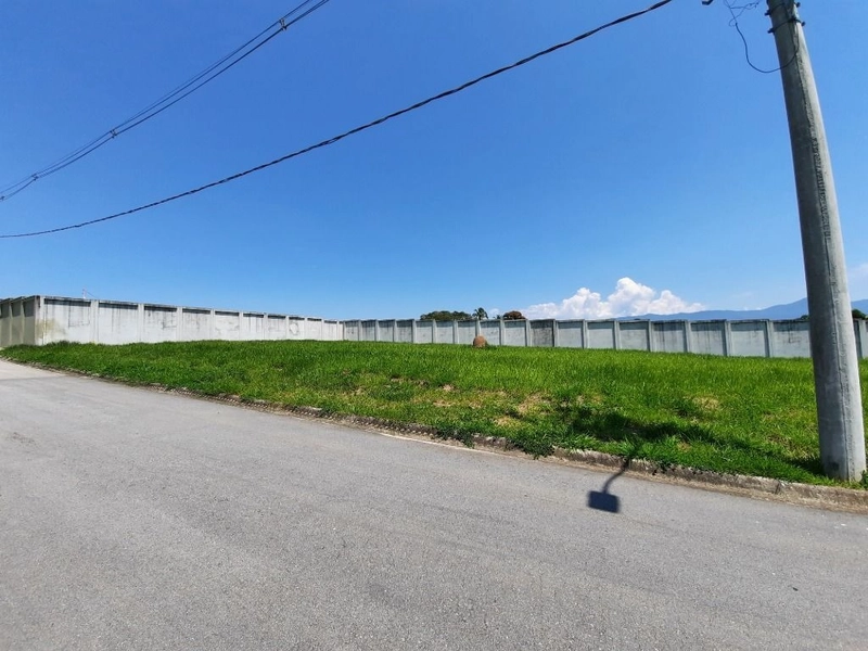 Terreno plano 250m vista p serra em condomínio fechado em Tremembé SP: 1ª foto da galeria de imagens do imóvel