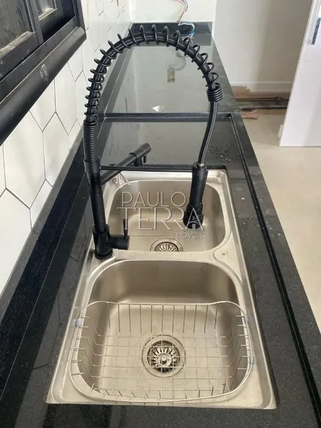 Sobrado com 3 suítes e piscina - Condomínio fechado em Taubaté SP
