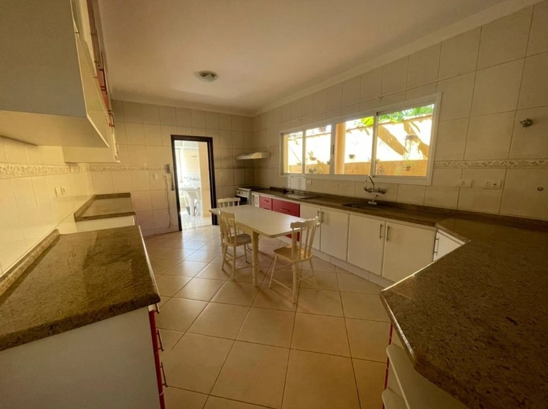 Casa no condomínio Taubaté Village, em Taubaté SP: 4ª foto da galeria de imagens do imóvel