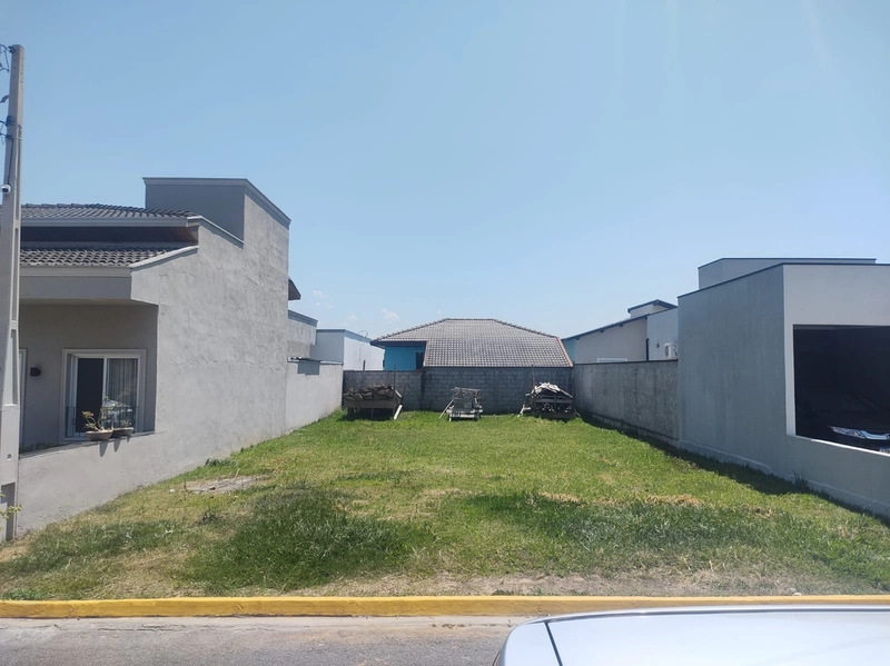 Terreno plano em condomínio fechado. Condominio Pinheiros de Tremembe: 2ª foto da galeria de imagens do imóvel