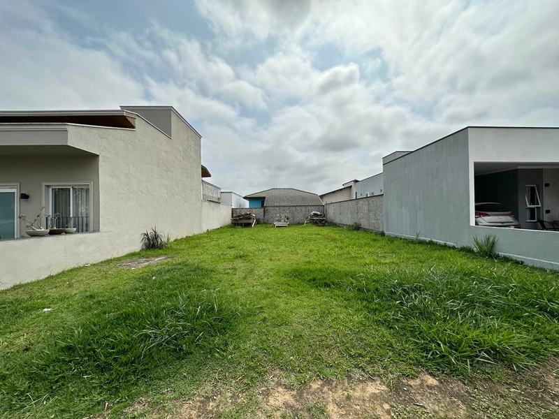 Terreno plano em condomínio fechado. Condominio Pinheiros de Tremembe: 1ª foto da galeria de imagens do imóvel
