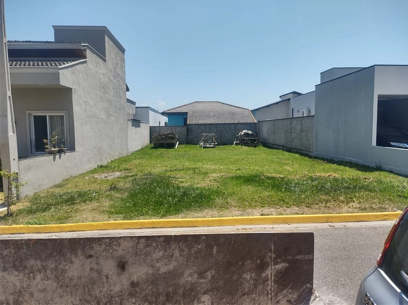 Terreno plano em condomínio fechado. Condominio Pinheiros de Tremembe: 4ª foto da galeria de imagens do imóvel