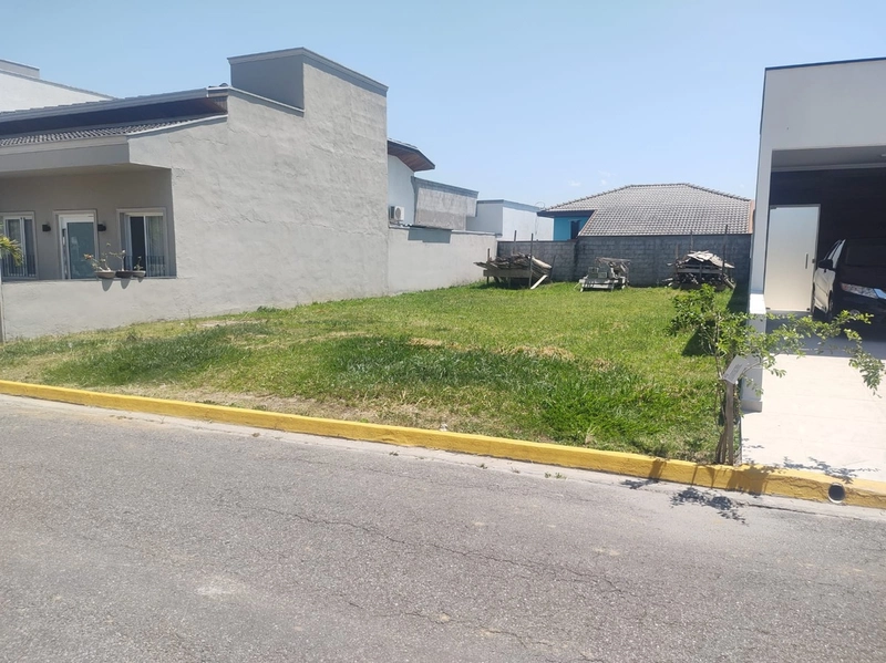 Terreno plano em condomínio fechado. Condominio Pinheiros de Tremembe: 6ª foto da galeria de imagens do imóvel