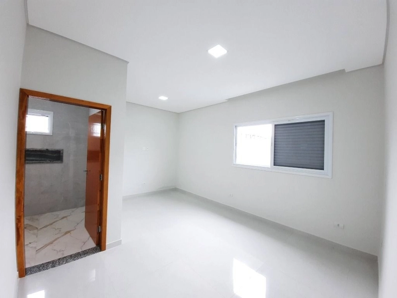 Casa térrea com projeto diferenciado e armários planejados. Condomínio: 29ª foto da galeria de imagens do imóvel
