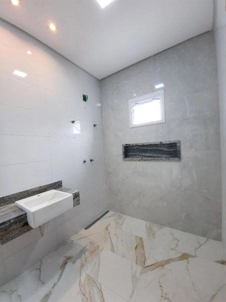 Casa térrea com projeto diferenciado e armários planejados. Condomínio: 34ª foto da galeria de imagens do imóvel