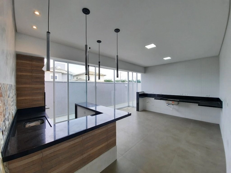 Casa térrea com projeto diferenciado e armários planejados. Condomínio: 12ª foto da galeria de imagens do imóvel