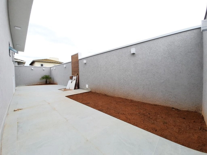 Casa térrea com projeto diferenciado e armários planejados. Condomínio: 16ª foto da galeria de imagens do imóvel