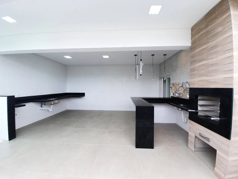 Casa térrea com projeto diferenciado e armários planejados. Condomínio: 9ª foto da galeria de imagens do imóvel
