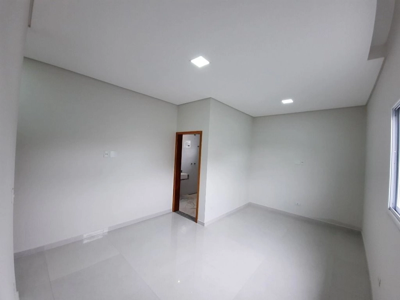Casa térrea com projeto diferenciado e armários planejados. Condomínio: 31ª foto da galeria de imagens do imóvel