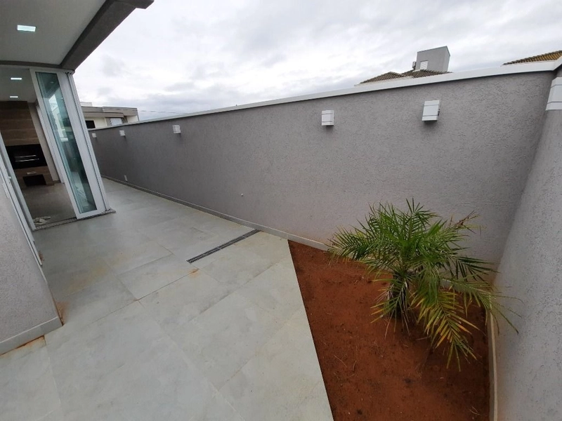 Casa térrea com projeto diferenciado e armários planejados. Condomínio: 18ª foto da galeria de imagens do imóvel