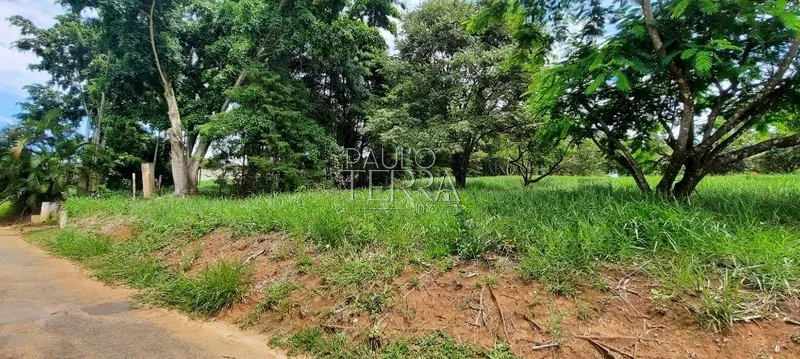 Terreno à venda com ótima topografia no Condomínio Chácaras Cataguá