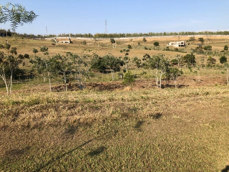 Terreno declive 1.000 m2 - Condomínio Village da Serra - Tremembé/SP: 5ª foto da galeria de imagens do imóvel