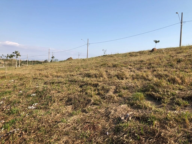 Terreno declive 1.000 m2 - Condomínio Village da Serra - Tremembé/SP: 1ª foto da galeria de imagens do imóvel