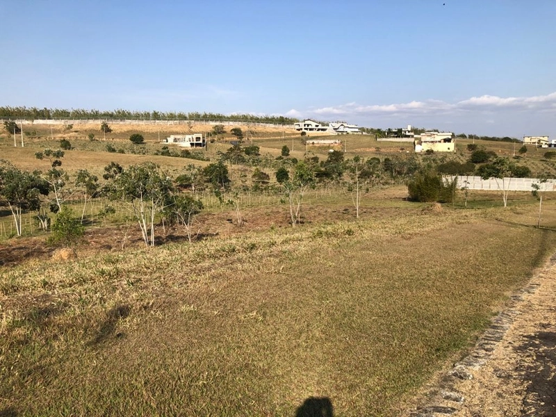 Terreno declive 1.000 m2 - Condomínio Village da Serra - Tremembé/SP: 4ª foto da galeria de imagens do imóvel