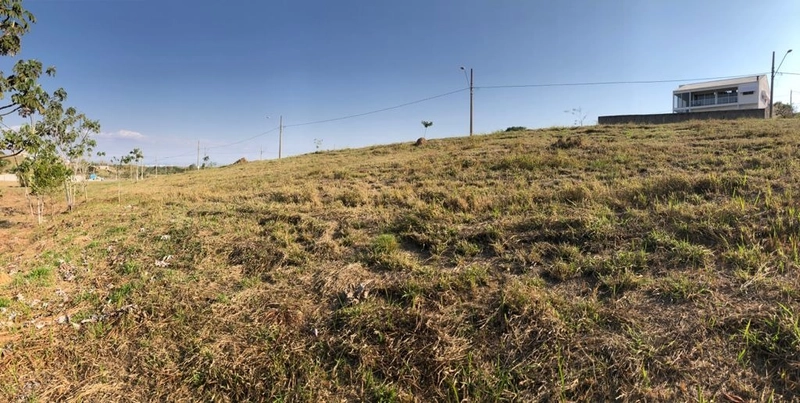 Terreno declive 1.000 m2 - Condomínio Village da Serra - Tremembé/SP: 2ª foto da galeria de imagens do imóvel