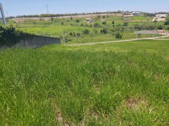 Terreno declive com 1.000 m2 no Condomínio fechado Village da Serra: 3ª foto da galeria de imagens do imóvel