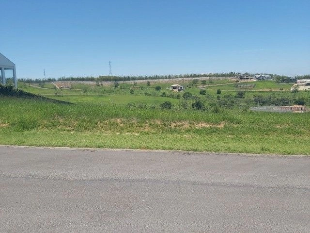 Terreno declive com 1.000 m2 no Condomínio fechado Village da Serra: 1ª foto da galeria de imagens do imóvel