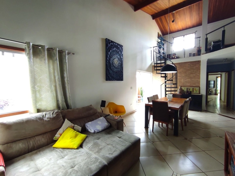 Casa térrea com mezanino no Condomínio Hipica Pinheiro em Taubaté SP: 5ª foto da galeria de imagens do imóvel
