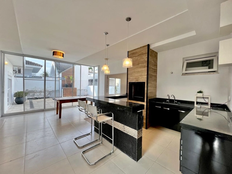 Casa com 4 suítes, escritório e piscina - Condomínio Taubaté Village: 4ª foto da galeria de imagens do imóvel